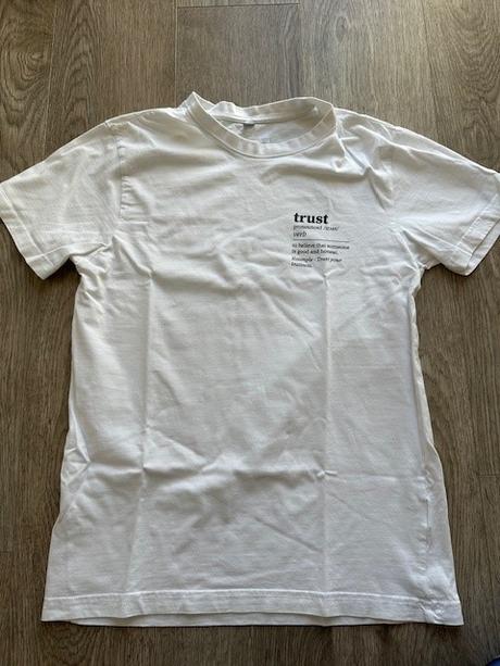 Biele tričko trust, s