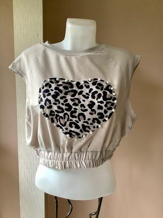 Krátky top so srdiečkom a perlickami /222, l