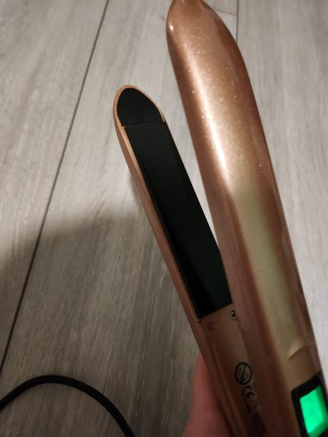 Žehlička na vlasyy zlatá, 