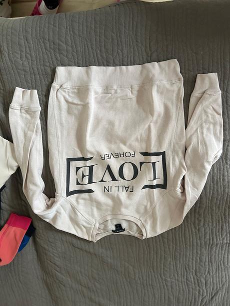 Dámske oblečenie, s