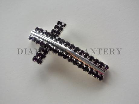 Medzikus krížik tmavo fialový, 