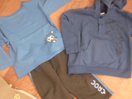 Teplaky, tricka a mikinka, 68–80