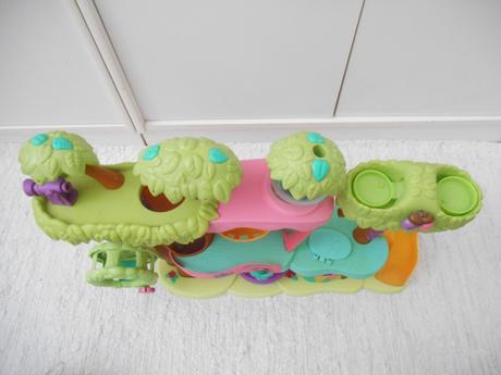 Littlest pet shop domček pri troch stromoch,