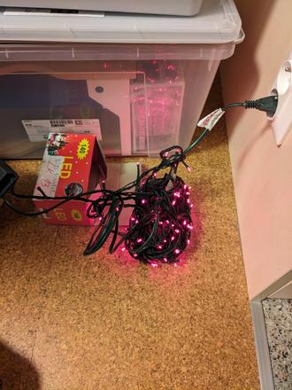 Vianocne svetielka cervene,