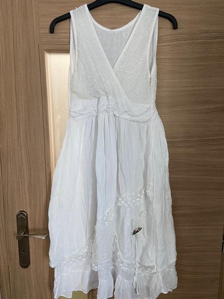 Letne biele saty, 38