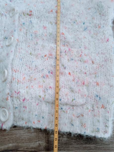 Príjemný svetrik, reserved,140