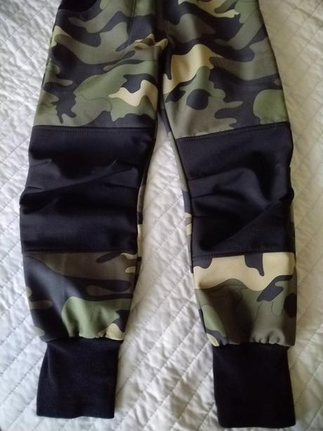 Maskáčové softshelové nohavice, 122