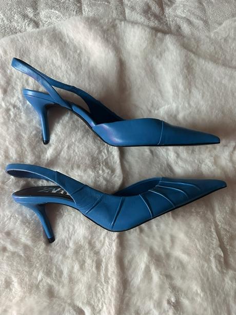 Krásne modré sandálky na podpätku zn. zara, zara,40