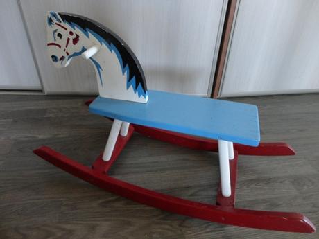 Húpací koník - retro klasika,