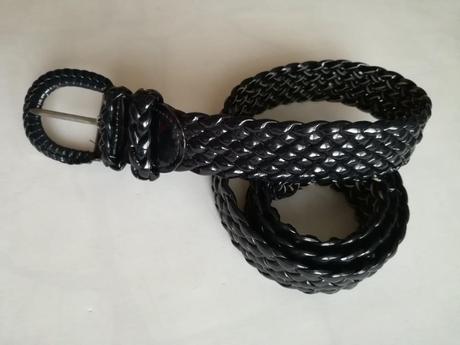 Čierny opasok prepletaný, 