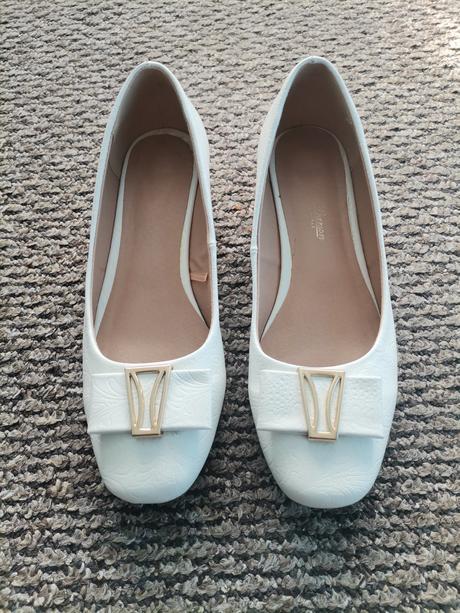 Biele lodičky na nízkom podpätku, clara barson,37