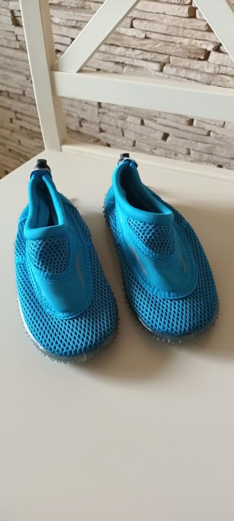 Topánky do vody, 32