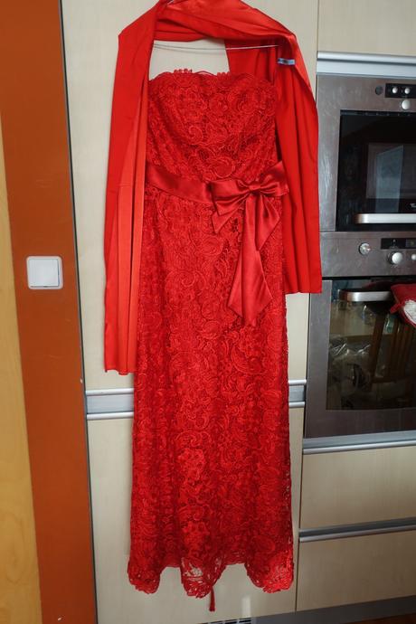 Červené čipkované spoločenské šaty v. 38, 38