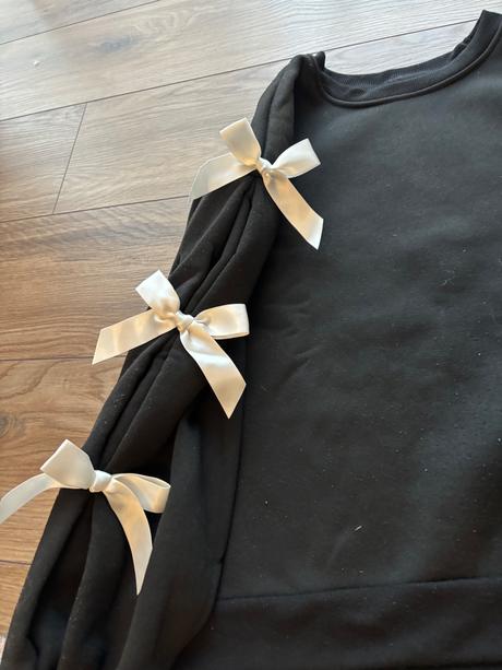 Mikina s mašlickami, s