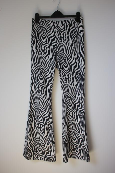 Čiernobiele nohavice, s