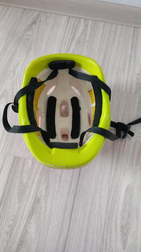 Prilba na bicykel, s