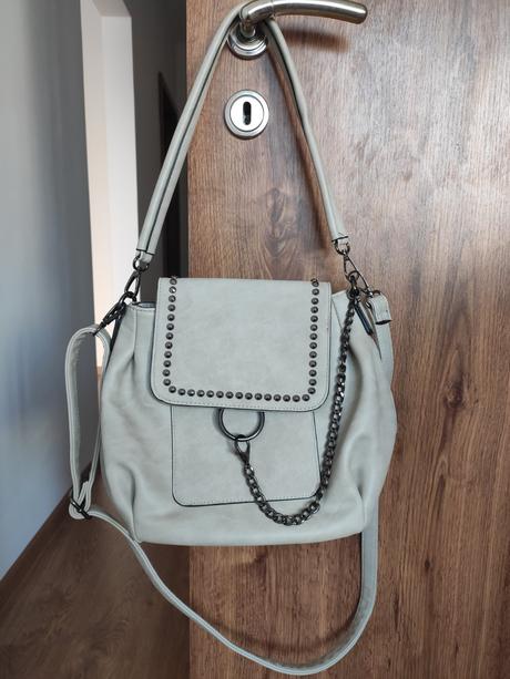 Kabelka s retiazkou, 