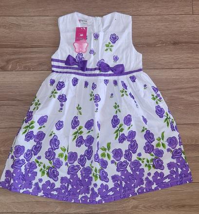 Šaty s fialovými kvetmi, 134