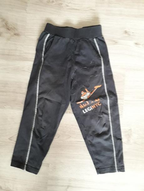 Tenké tepláky planes, 98