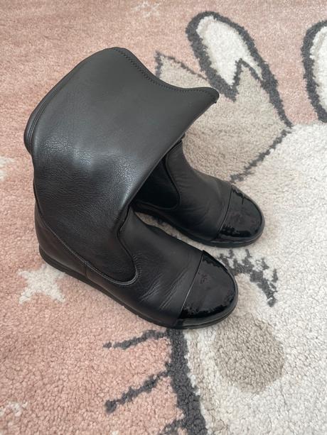 Kožené čižmy, 28