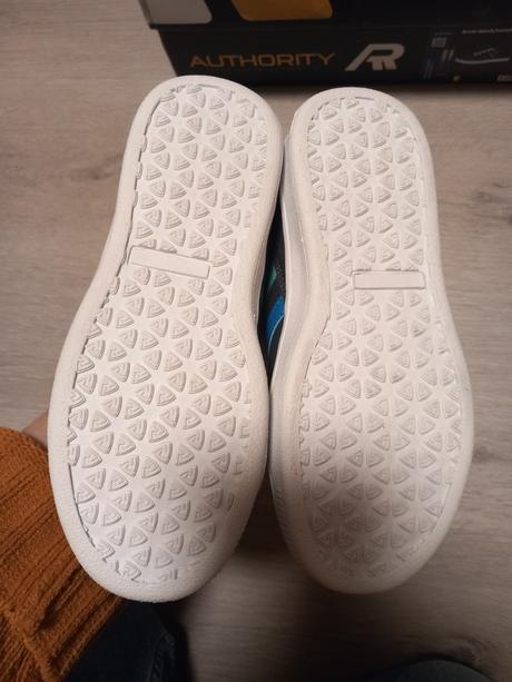 Tenisky, authority,33