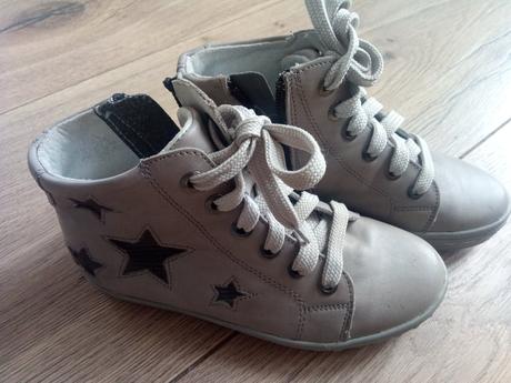 Hviezda siva s postou, 29