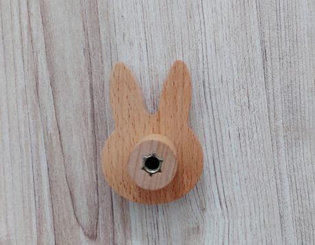 Drevený háčik zajko, 