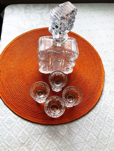 Kryštálová brúsená karafa a 6 štamperl. bohemia,