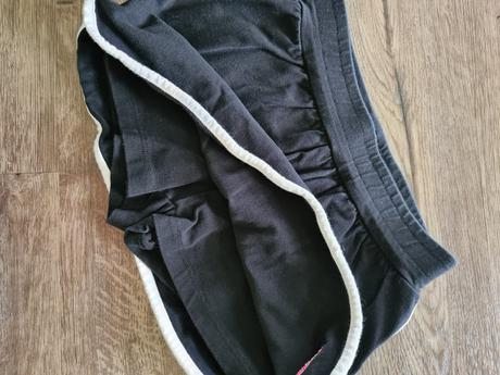 Sukna so vsitymi kratasmi, nike,116