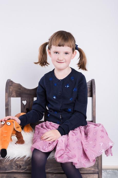 Dievcensky tmavomodry svetrik s hviezdickami, h&m,128