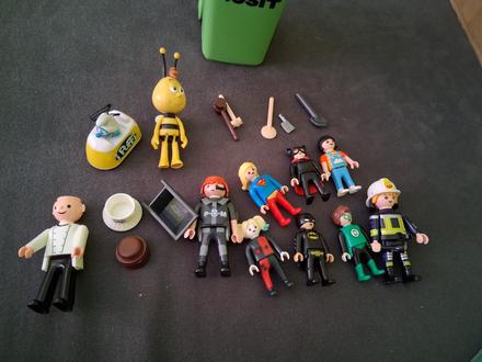 Odpadkovy kos a figurky, 