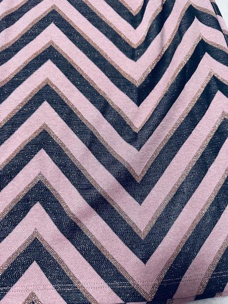 Ružové šaty so zlatou niťou zn. magenta, l / m