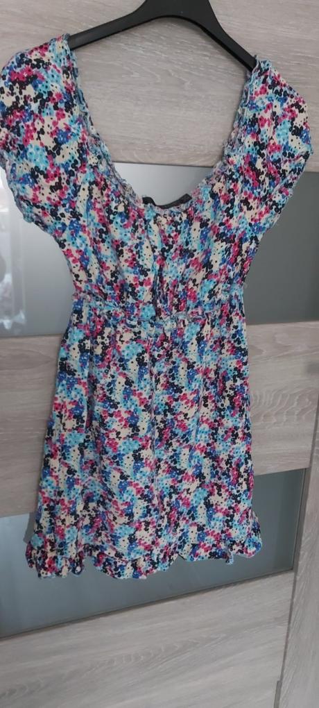 Letné kvietkové šatky s odhalenými ramenami, s