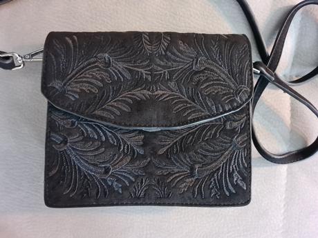 Kabelka s výšivkou, 