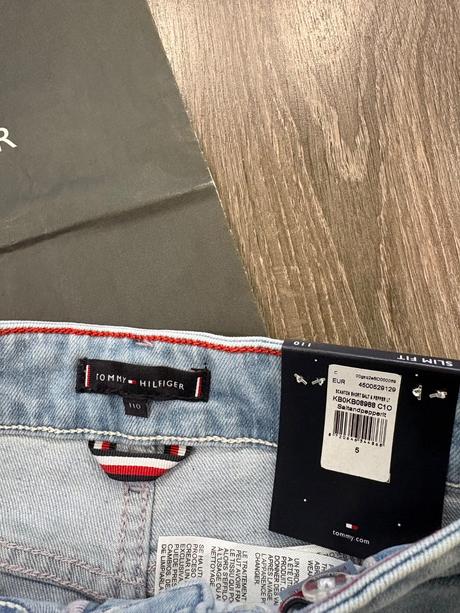 Tommy hilfiger nove detske riflove kratasy č.110, tommy hilfiger,110