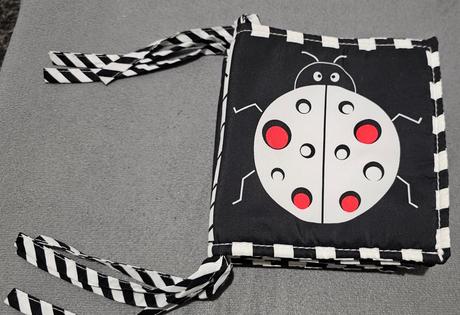 Kontrastná senzorická knižka lienka - chránič, 