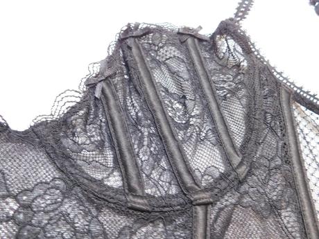 Kvalitný čipkovaný korzet, 75b