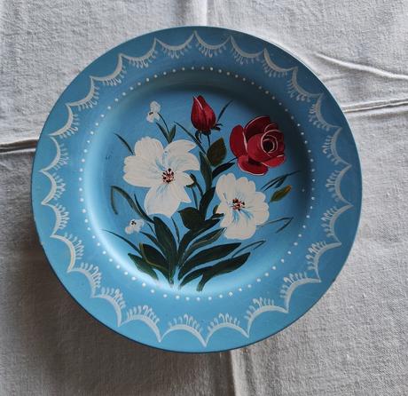 Krásny maľovaný tanier,