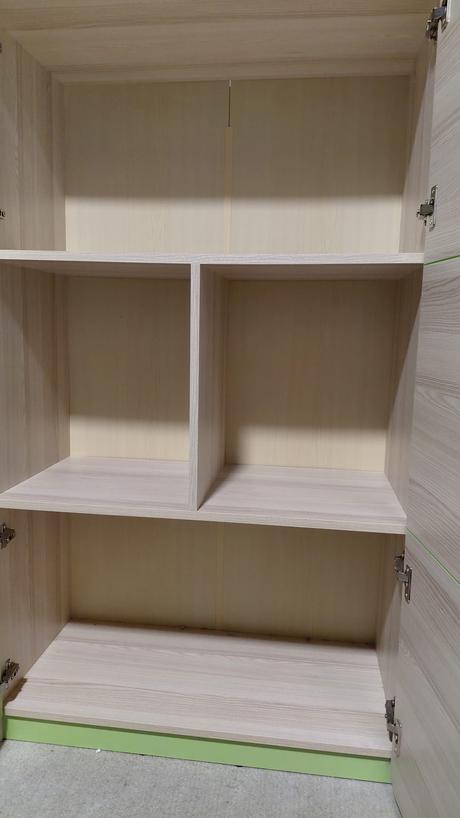 Skrinka a stôl do detskej izby, 