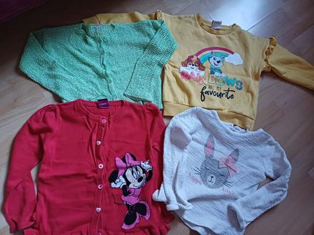 4ks tenke svetriky/mikiny, 110