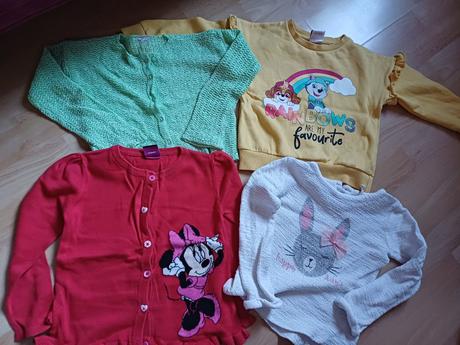 4ks tenke svetriky/mikiny, 110