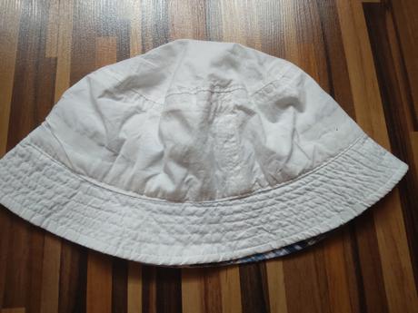 Klobúk s autom, 116