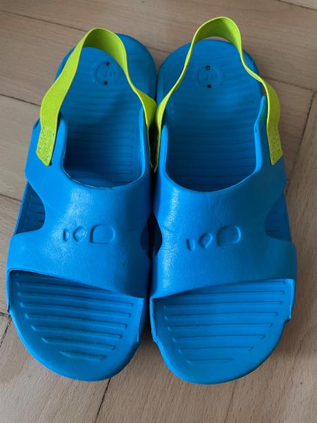 Tričko a plavky + slapky, decathlon,134