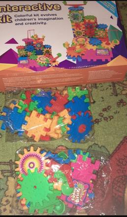 Stavebnica aktívna, kreatívna, tvoriva a náučna.,