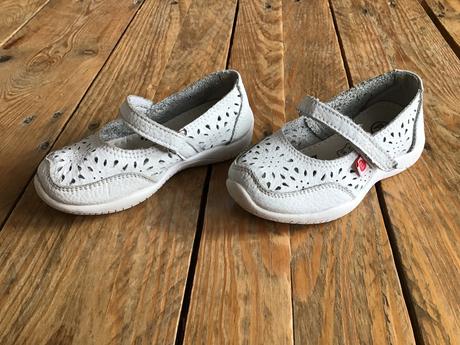 Kožené sandalky, 24