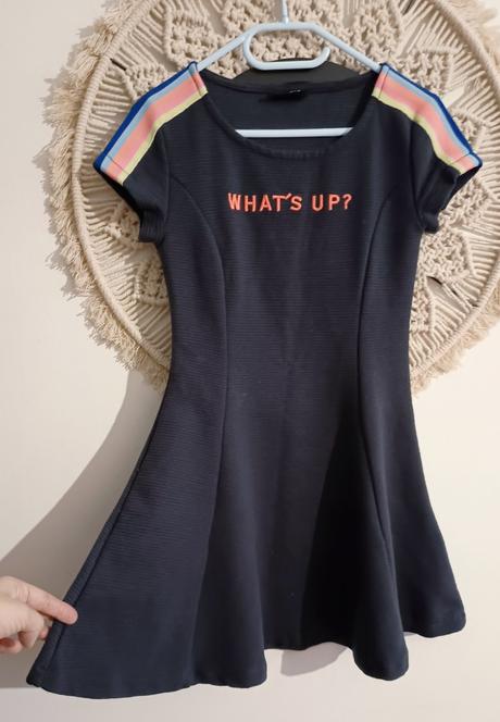 Tmavosivé šaty, 134