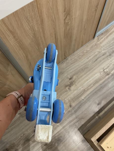 Kolieskové korčule, 27