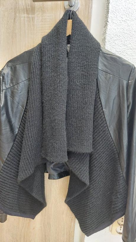 Čierna koženkova bunda velkost m, m