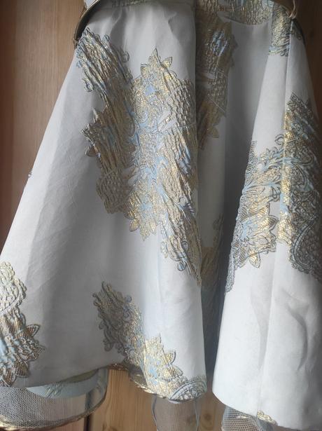 Spoločenské šaty, 40