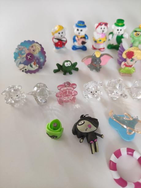 Rozne dievcenske postavicky, 